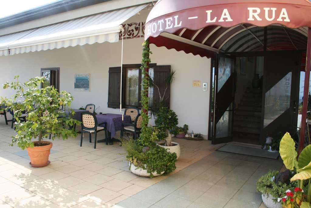 Hotel La Rua Carre Exterior photo